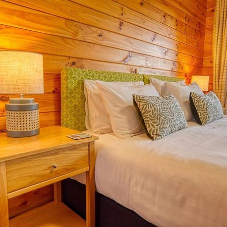 Paparoa Beach Hideaway With Hot Tub Barrytown Εξωτερικό φωτογραφία