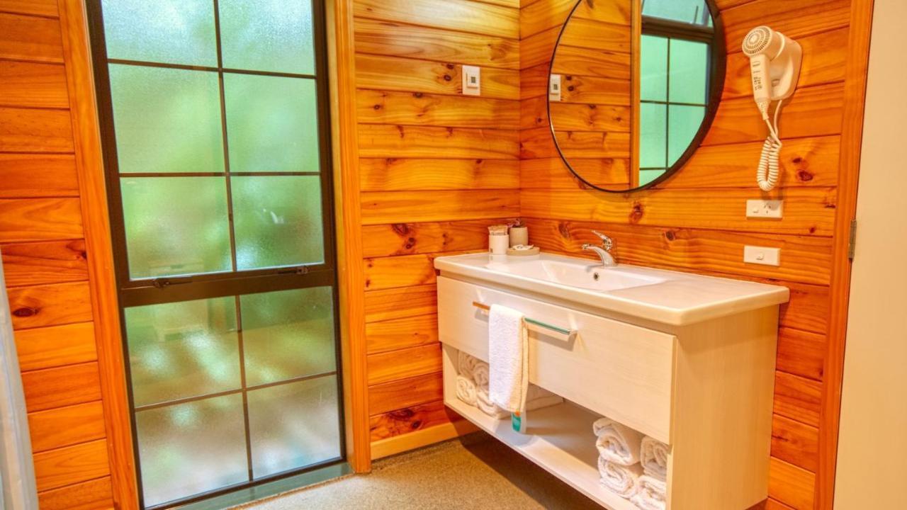 Paparoa Beach Hideaway With Hot Tub Barrytown Εξωτερικό φωτογραφία