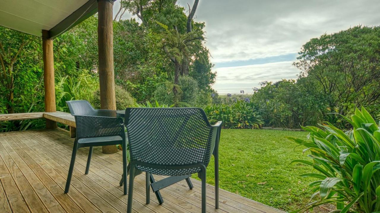 Paparoa Beach Hideaway With Hot Tub Barrytown Εξωτερικό φωτογραφία