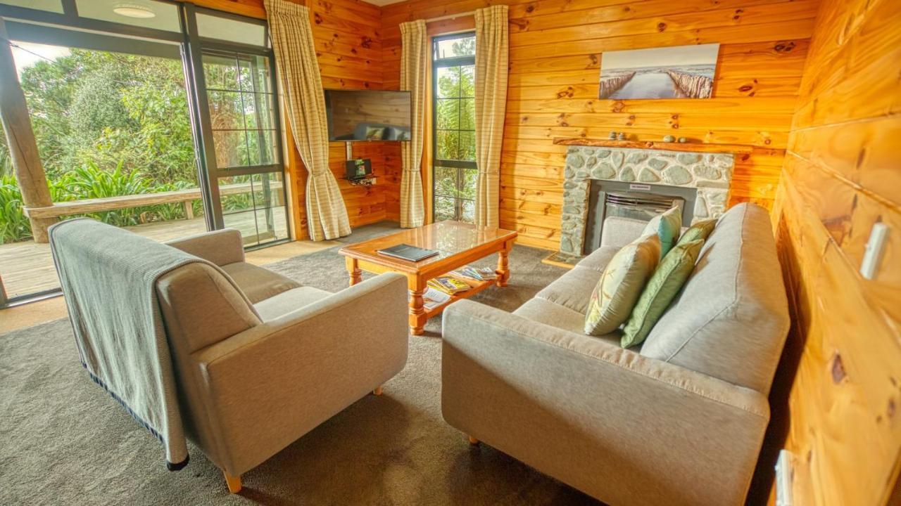 Paparoa Beach Hideaway With Hot Tub Barrytown Εξωτερικό φωτογραφία