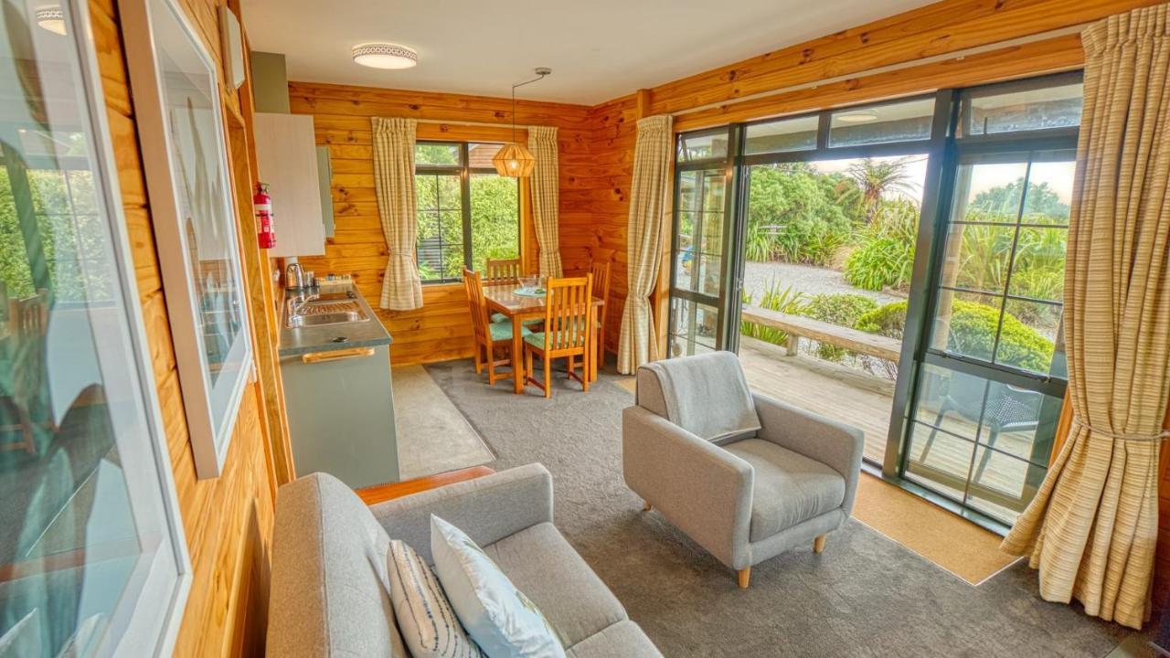 Paparoa Beach Hideaway With Hot Tub Barrytown Εξωτερικό φωτογραφία