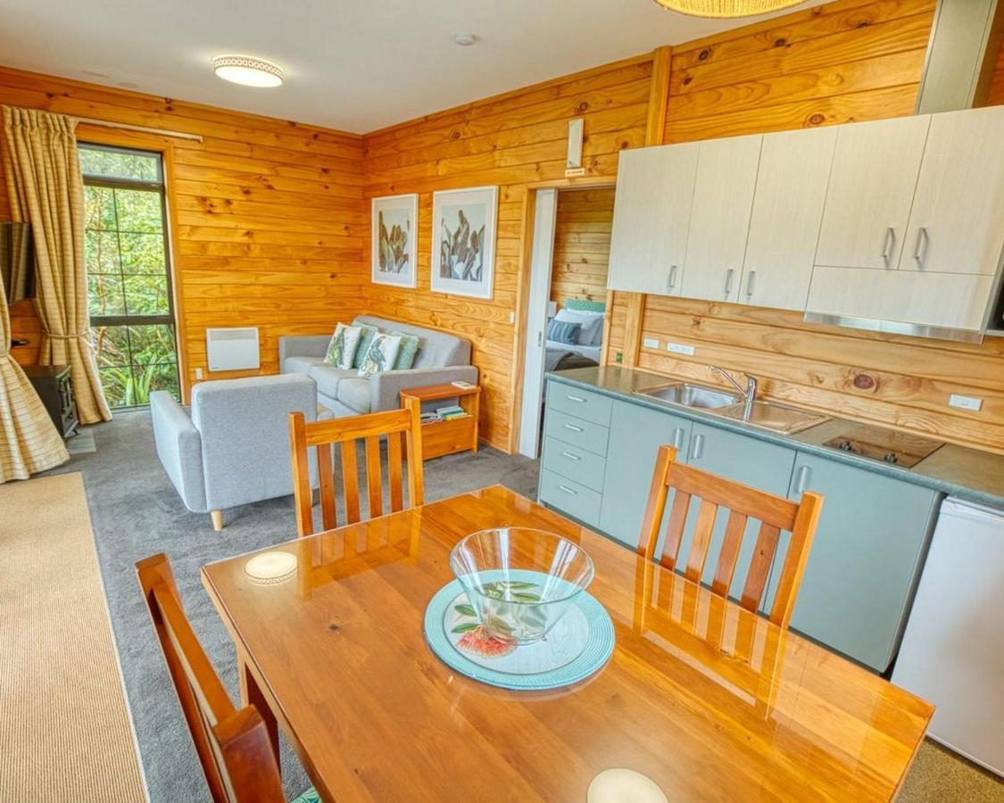 Paparoa Beach Hideaway With Hot Tub Barrytown Εξωτερικό φωτογραφία