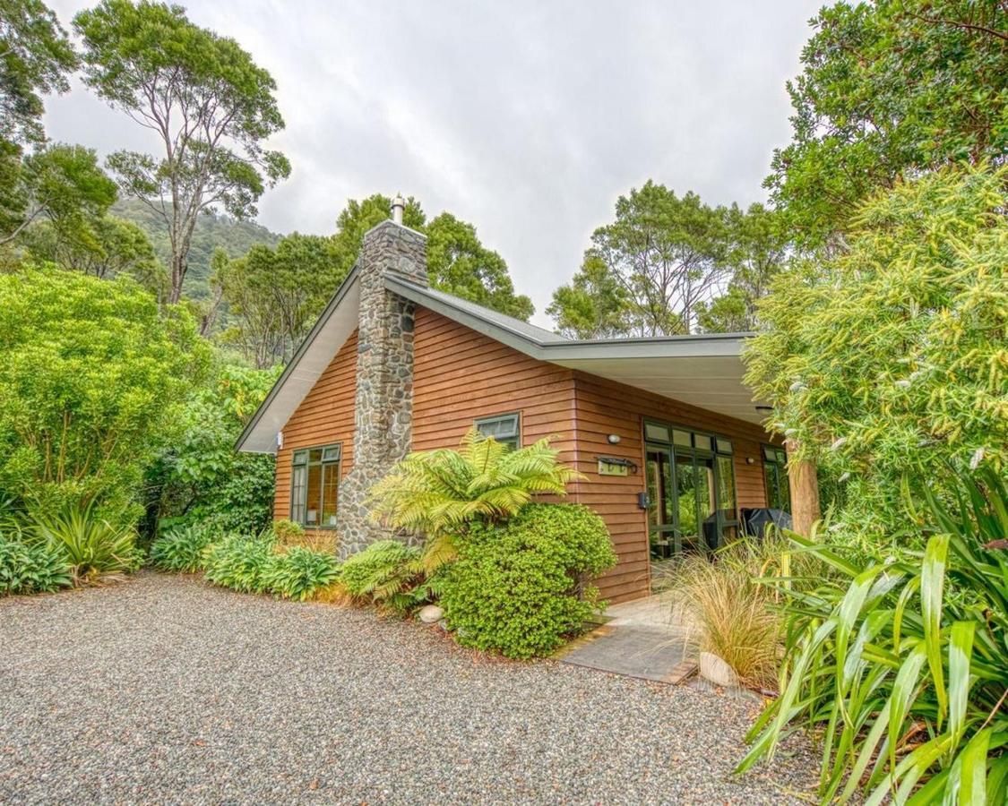 Paparoa Beach Hideaway With Hot Tub Barrytown Εξωτερικό φωτογραφία