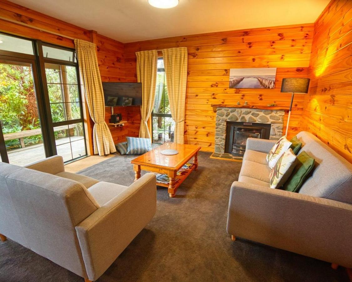 Paparoa Beach Hideaway With Hot Tub Barrytown Εξωτερικό φωτογραφία