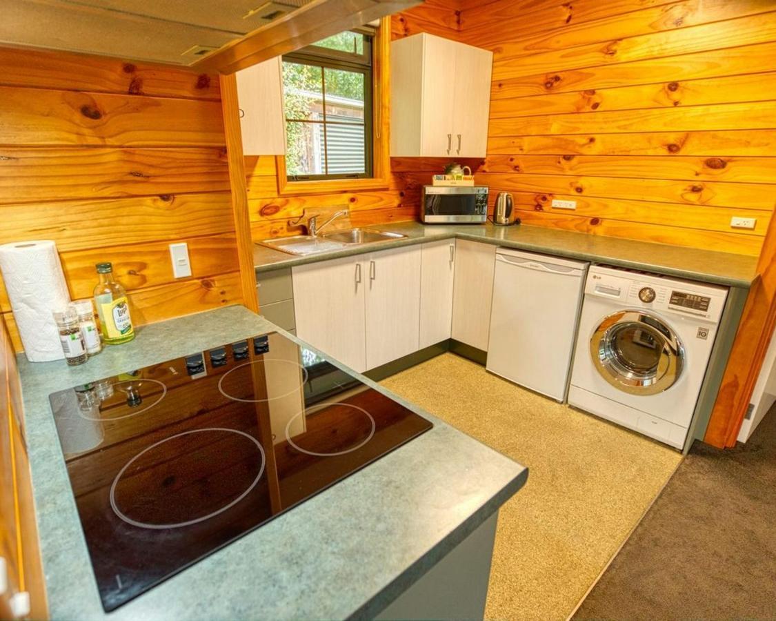 Paparoa Beach Hideaway With Hot Tub Barrytown Εξωτερικό φωτογραφία
