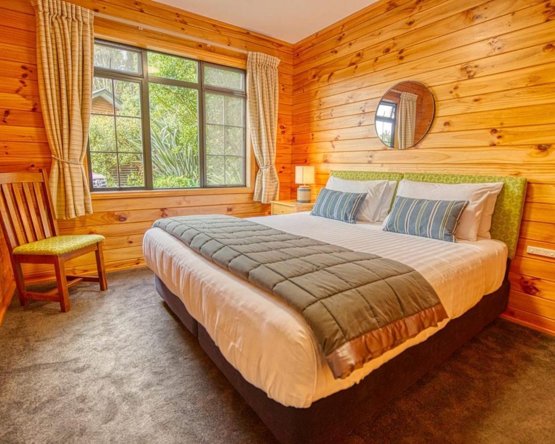 Paparoa Beach Hideaway With Hot Tub Barrytown Εξωτερικό φωτογραφία