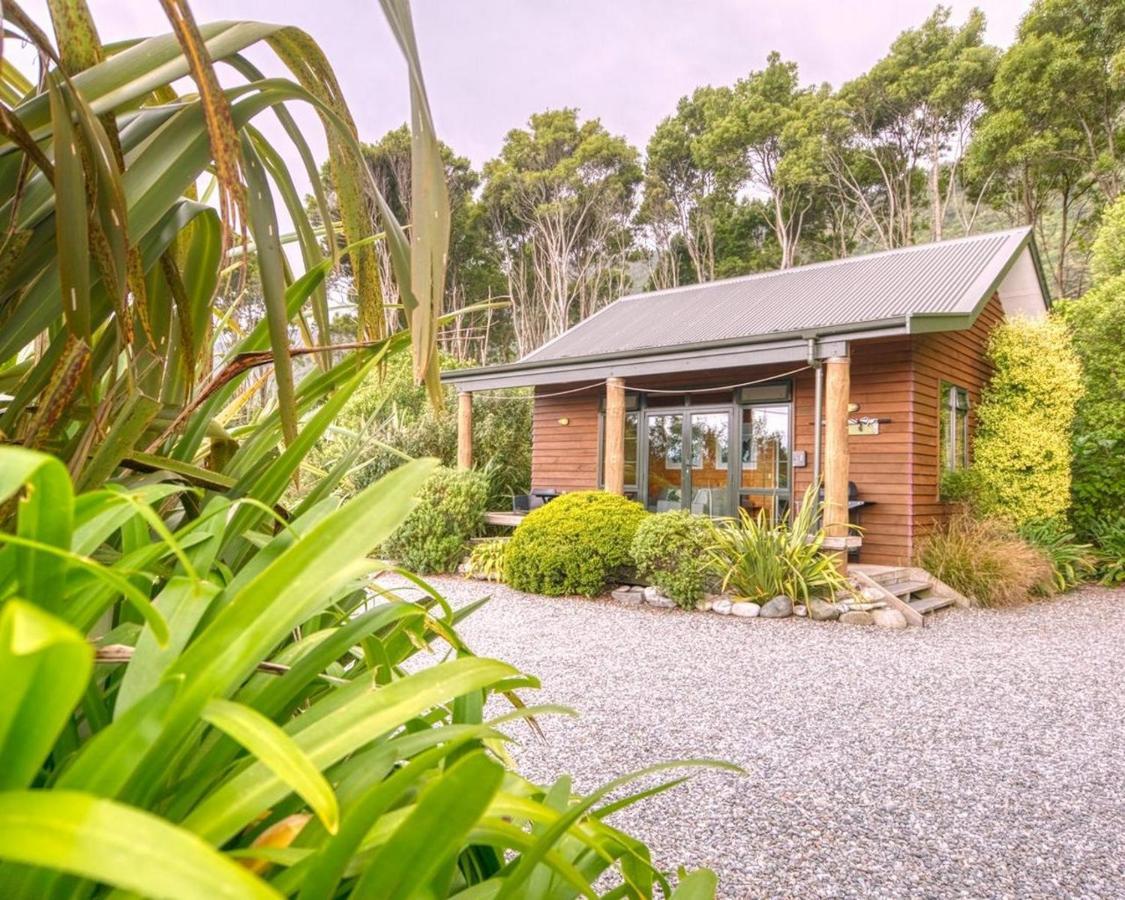 Paparoa Beach Hideaway With Hot Tub Barrytown Εξωτερικό φωτογραφία