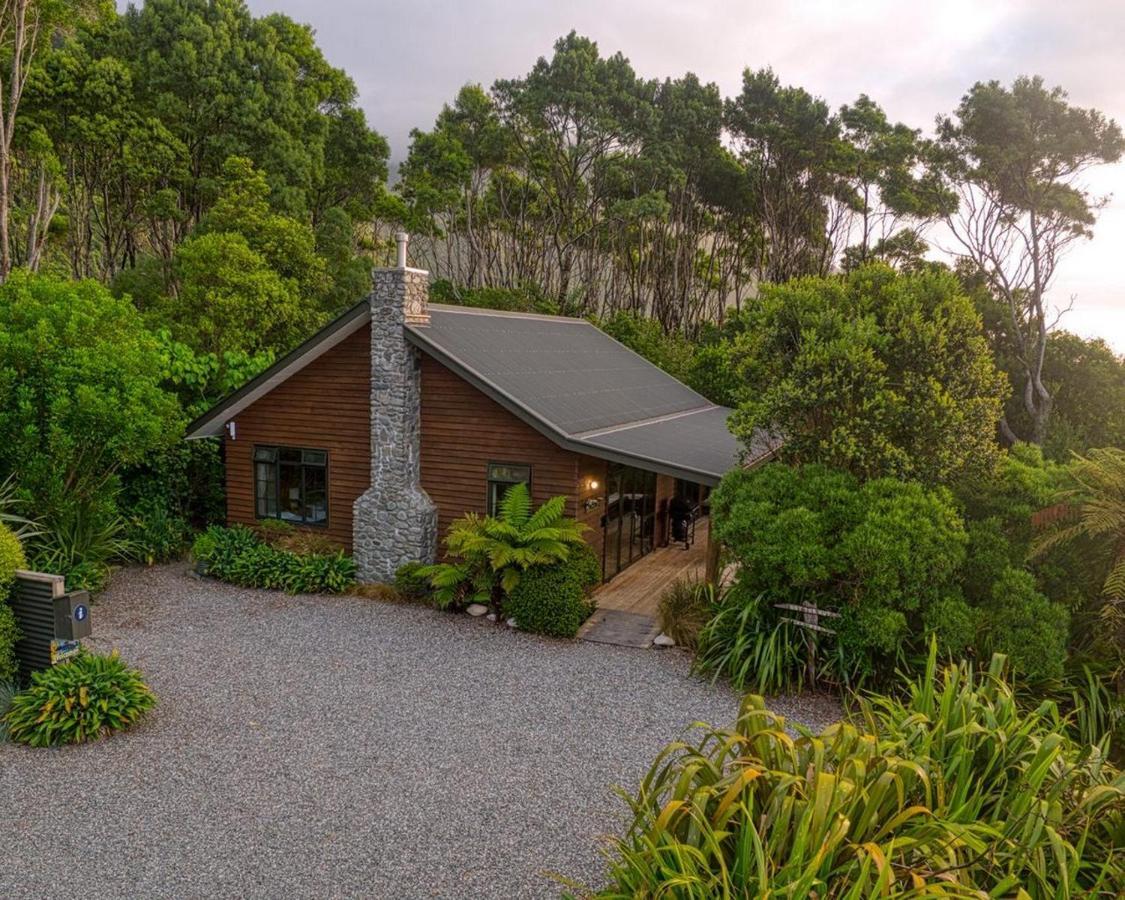 Paparoa Beach Hideaway With Hot Tub Barrytown Εξωτερικό φωτογραφία